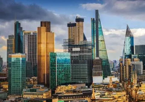 Point to point links London skycrapers AdobeStock 209248589 1900